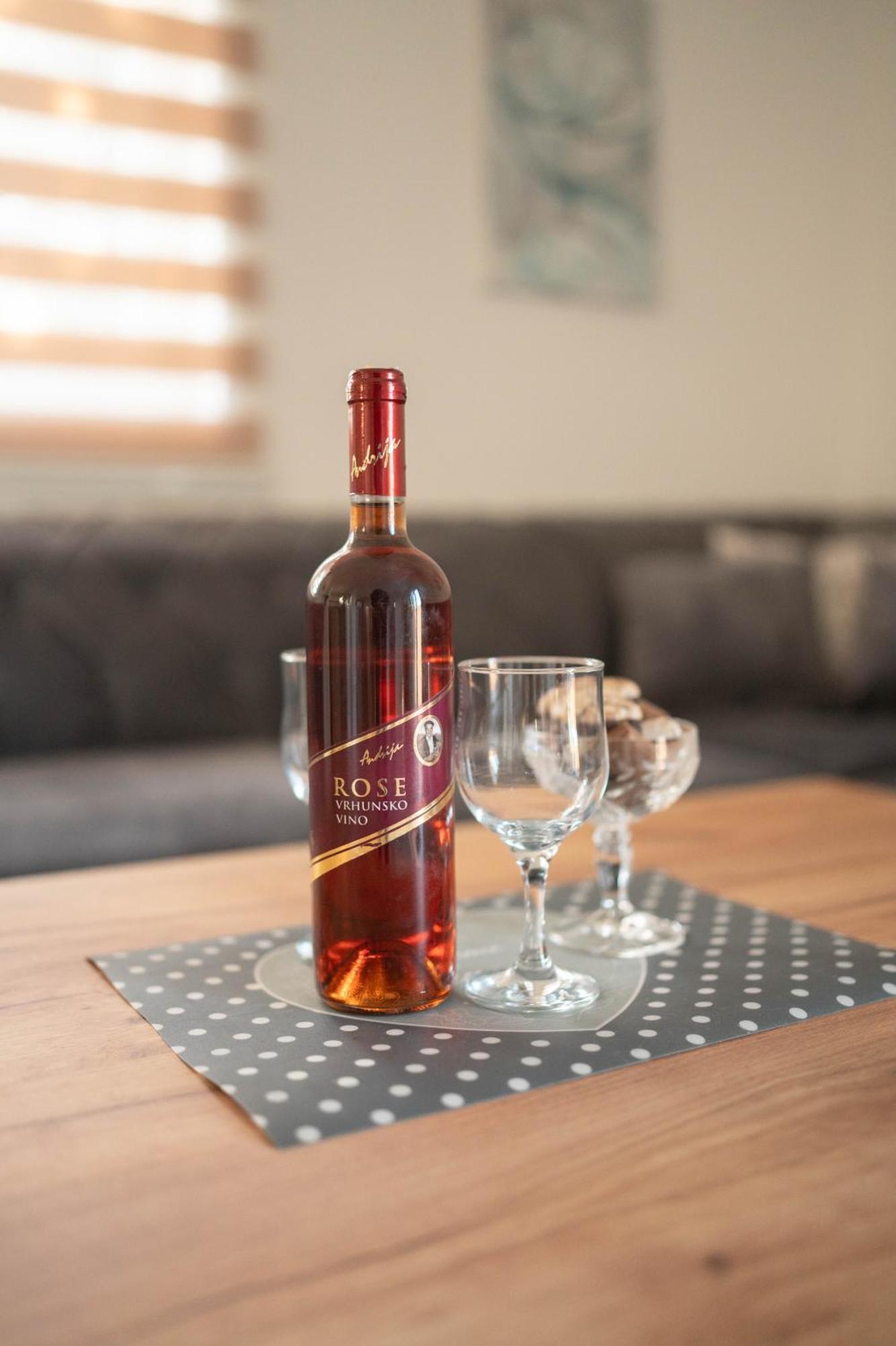 Apartmani Elegance Tuzla Bagian luar foto