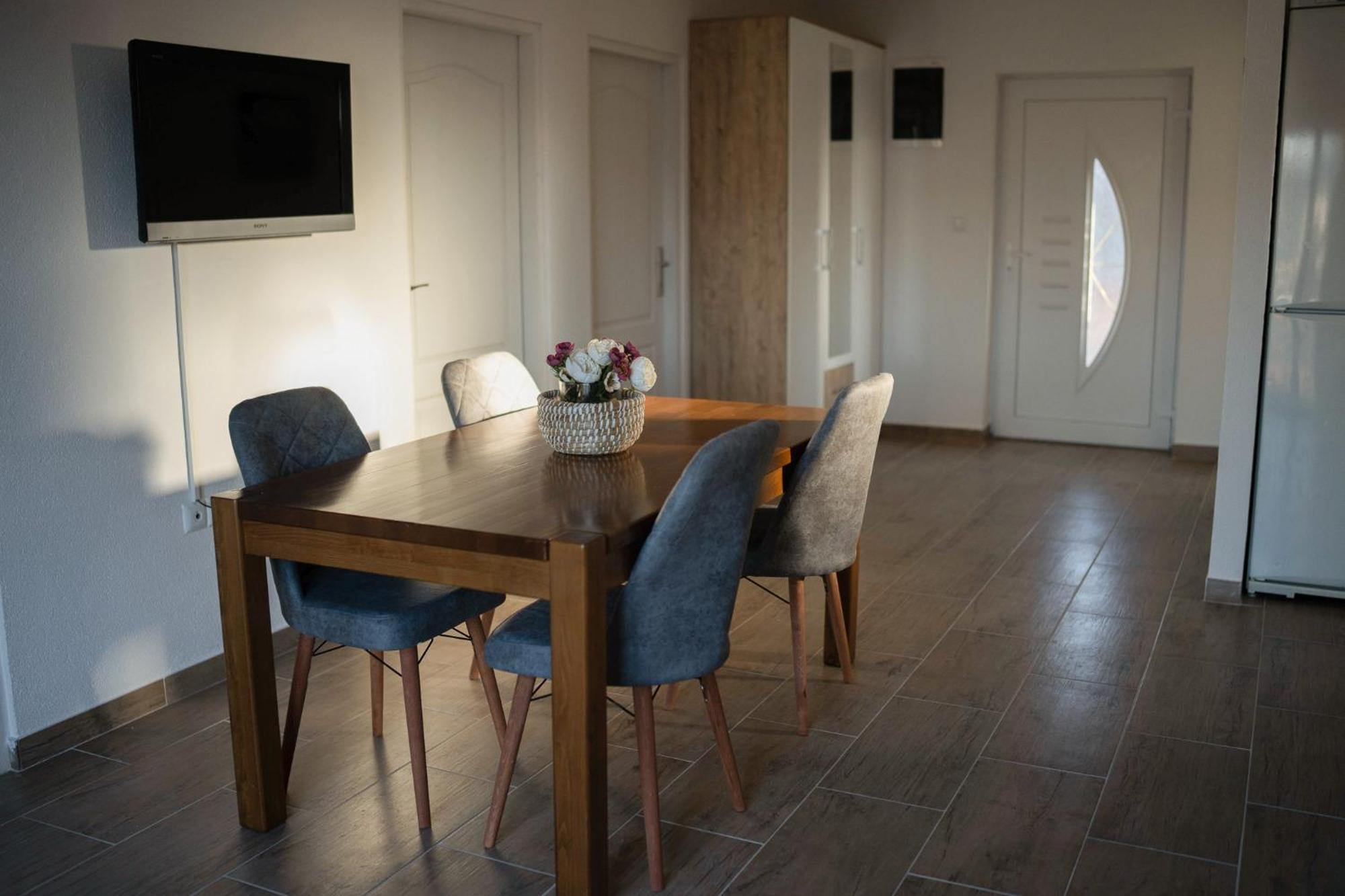 Apartmani Elegance Tuzla Bagian luar foto